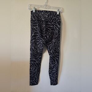 Chic Black and White Patterned Leggings